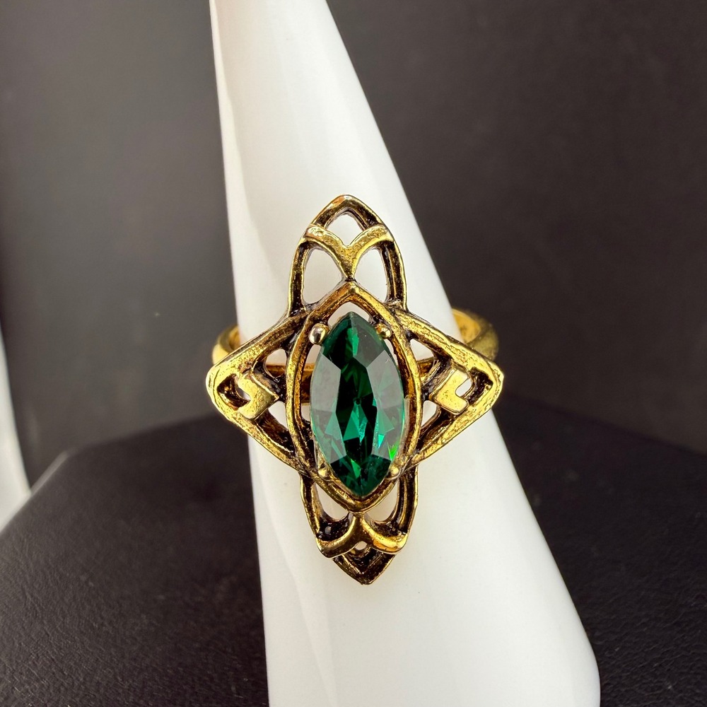 Vintage Estate Ring Gold Green Marquise Gothic Shield Size 6 READ